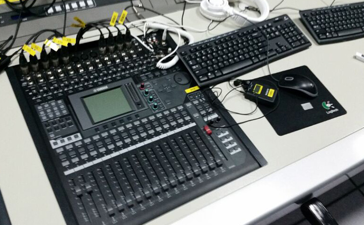 通用舞臺(tái)承建藍(lán)騎士水運(yùn)動(dòng)中心演藝舞臺(tái)機(jī)械、燈光及舞臺(tái)幕布建設(shè)