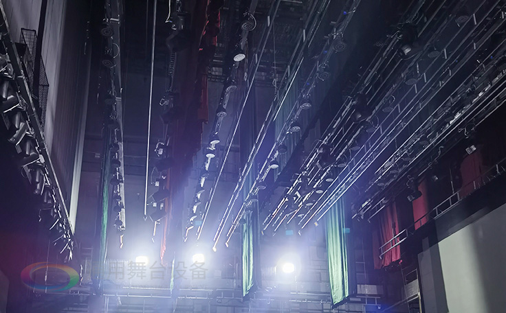 通用舞臺吊桿承建:江蘇省南京曉莊學(xué)院報告廳項目順利通過竣工驗收